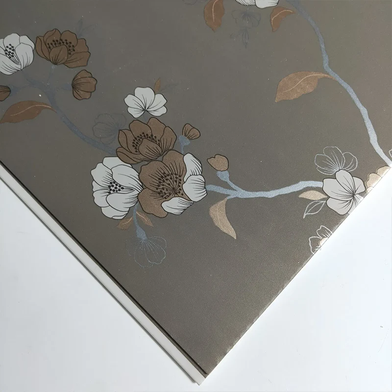 W jaki sposób panel sufitowy z PCV tłoczony na gorąco poprawia wygląd i trwałość wnętrz?